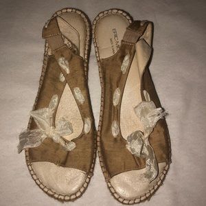 Eric Michael Tan & White Sandals Size 40